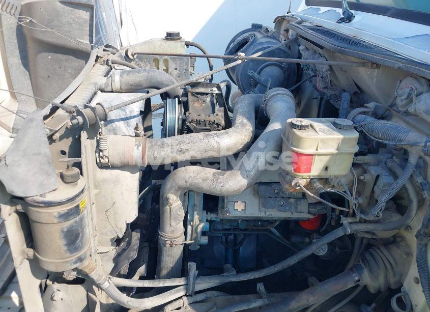 Photo 9 of 2001 International 4000 4700 (VIN 1HTSCAAM51H379073)