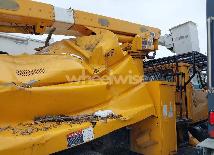 Photo 13 of 2001 International 4000 4700 (VIN 1HTSCAAM61H382581)