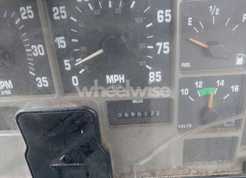 Photo 5 of 2001 International 4000 4700 (VIN 1HTSCAAM61H382581)