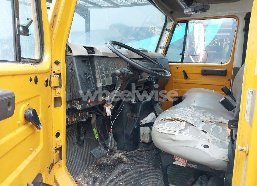 Photo 6 of 2001 International 4000 4700 (VIN 1HTSCAAM61H382581)