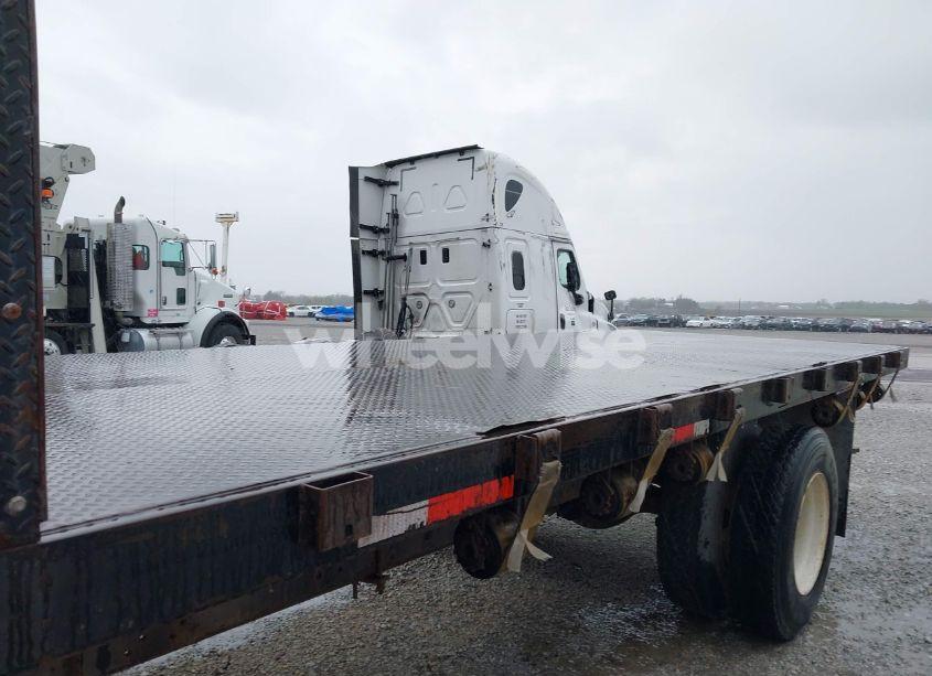 Photo 12 of 2000 International 4000 4700 (VIN 1HTSCAAM7YH256594)