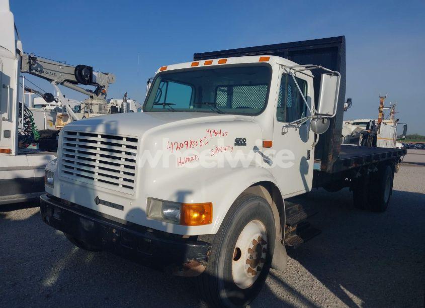 Photo 2 of 2000 International 4000 4700 (VIN 1HTSCAAM7YH256594)