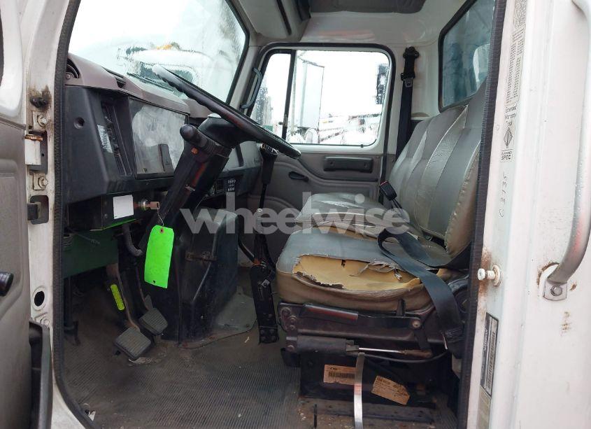 Photo 7 of 2000 International 4000 4700 (VIN 1HTSCAAM7YH256594)