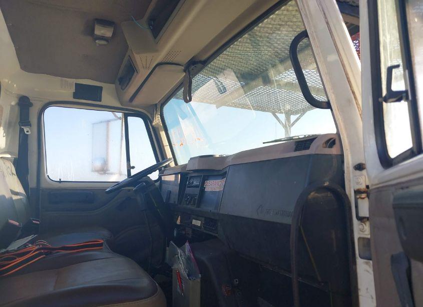 Photo 5 of 1998 International 4000 4700 (VIN 1HTSCAAM8WH533265)