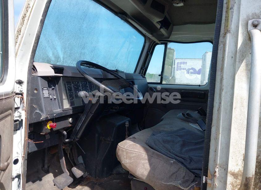 Photo 5 of 1998 International 4000 4700 (VIN 1HTSCAAM8WH557288)