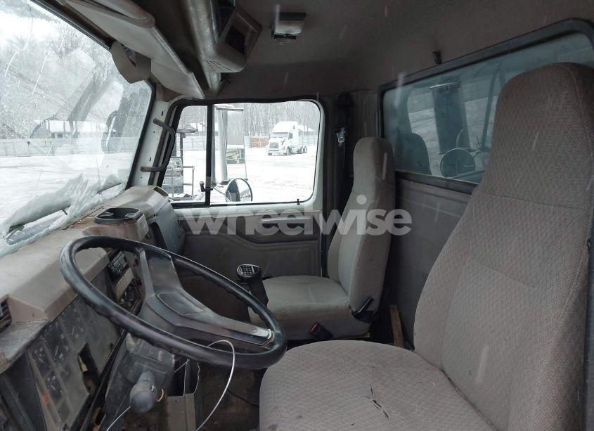 Photo 6 of 2001 International 4000 4700 (VIN 1HTSCAAN81H388066)