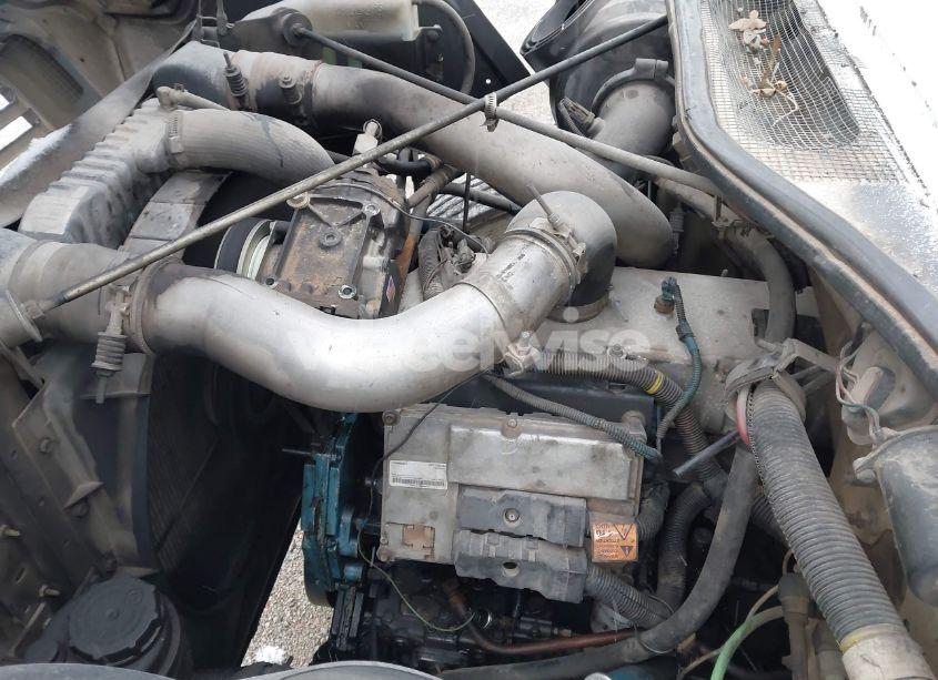 Photo 9 of 2001 International 4000 4700 (VIN 1HTSCAAN81H388066)