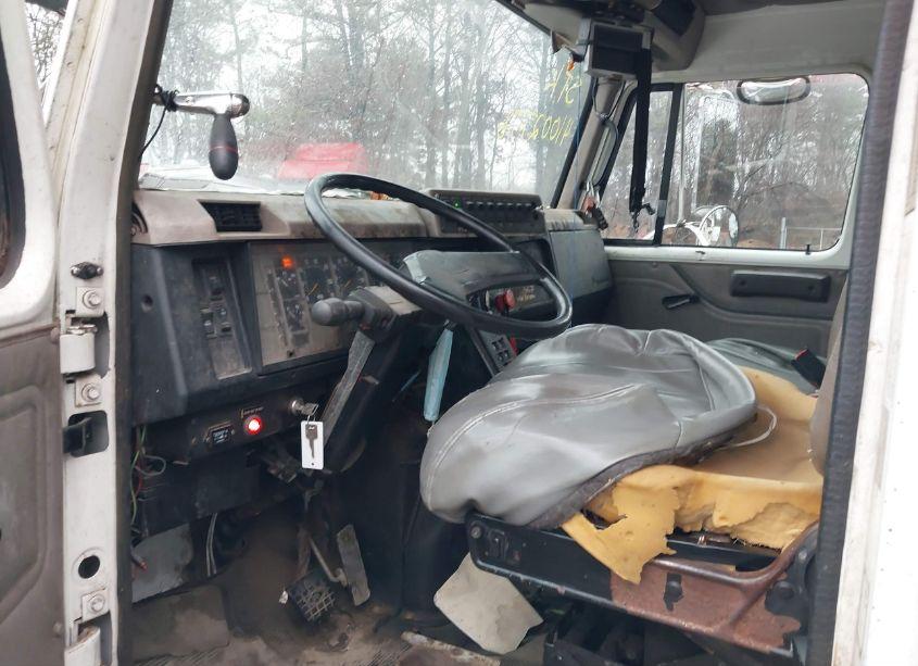 Photo 14 of 2001 International 4000 4700 (VIN 1HTSCAANX1H335076)