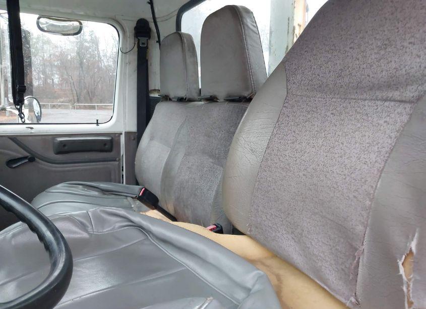 Photo 7 of 2001 International 4000 4700 (VIN 1HTSCAANX1H335076)