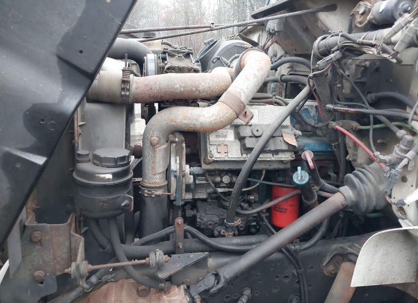 Photo 9 of 2001 International 4000 4700 (VIN 1HTSCAANX1H335076)