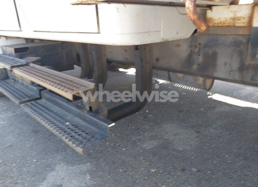 Photo 11 of 2000 International 4000 4700 (VIN 1HTSCABM0YH241398)