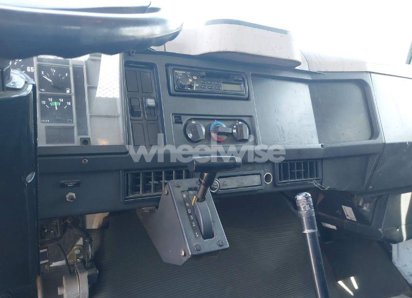 Photo 14 of 2000 International 4000 4700 (VIN 1HTSCABM0YH241398)