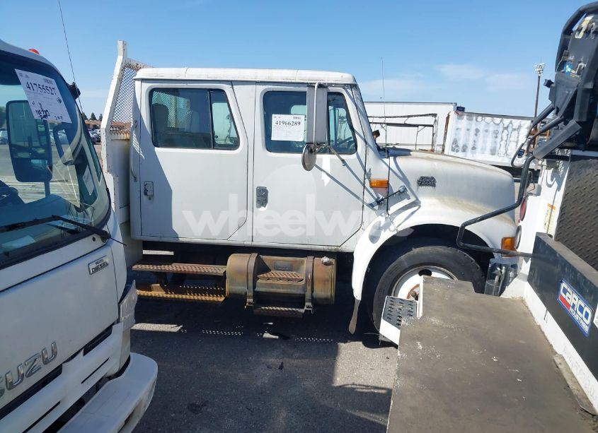 Photo 16 of 2000 International 4000 4700 (VIN 1HTSCABM0YH241398)