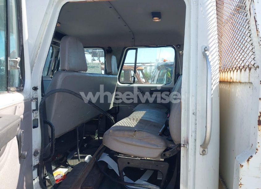 Photo 6 of 2000 International 4000 4700 (VIN 1HTSCABM0YH241398)