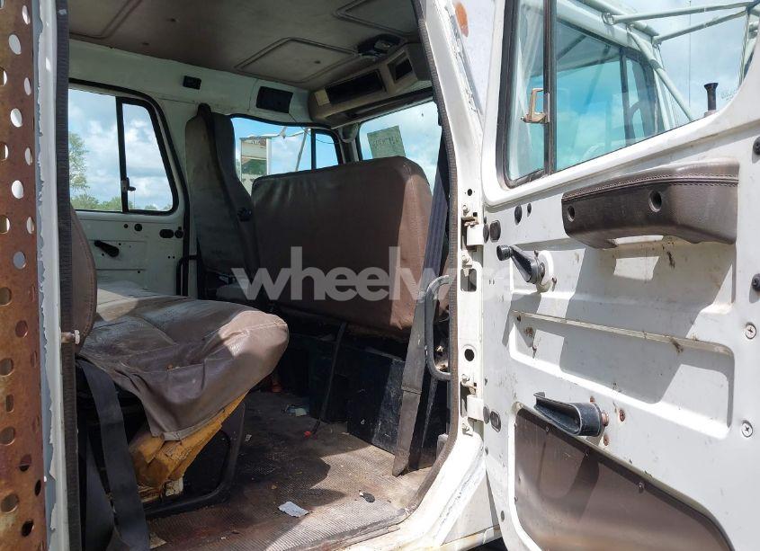 Photo 7 of 1999 International 4000 4900 (VIN 1HTSDAAN0XH610573)