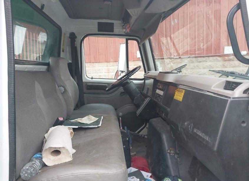 Photo 6 of 2001 International 4000 4900 (VIN 1HTSDAAP51H397158)