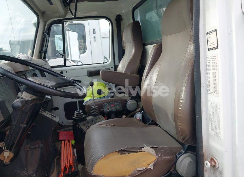 Photo 6 of 2002 International 4000 4900 (VIN 1HTSDAARX2H516194)