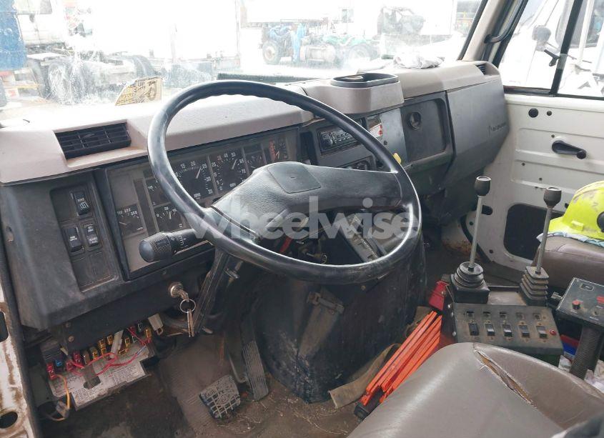 Photo 7 of 2002 International 4000 4900 (VIN 1HTSDAARX2H516194)