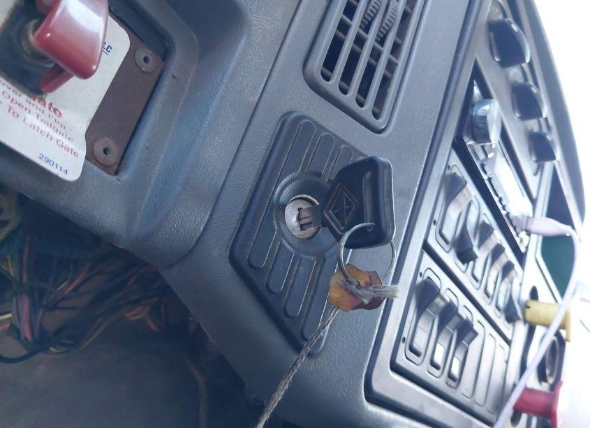 Photo 10 of 2005 International 7000 7400 (VIN 1HTWHAZT65J052503)