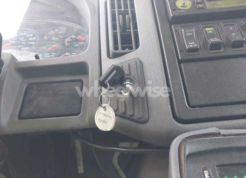 Photo 10 of 2007 International 7000 7500 (VIN 1HTWNAZR17J484125)