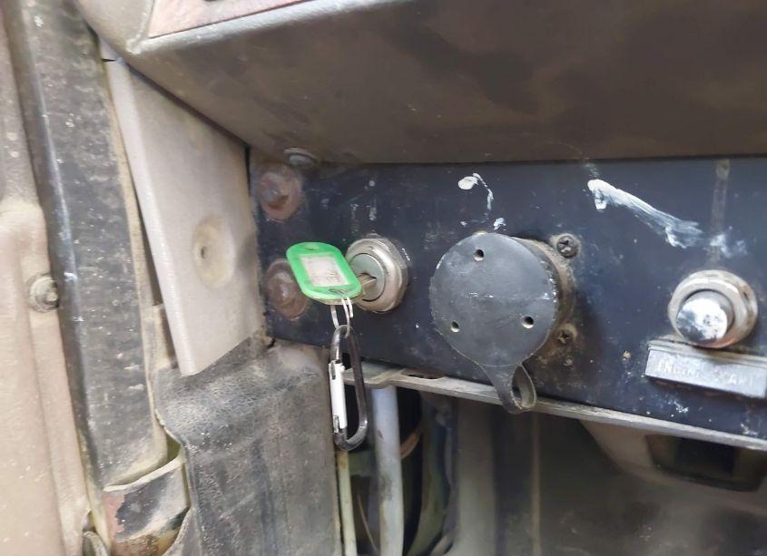 Photo 11 of 2001 International 5600 5600I (VIN 1HTXHAHT41J010413)