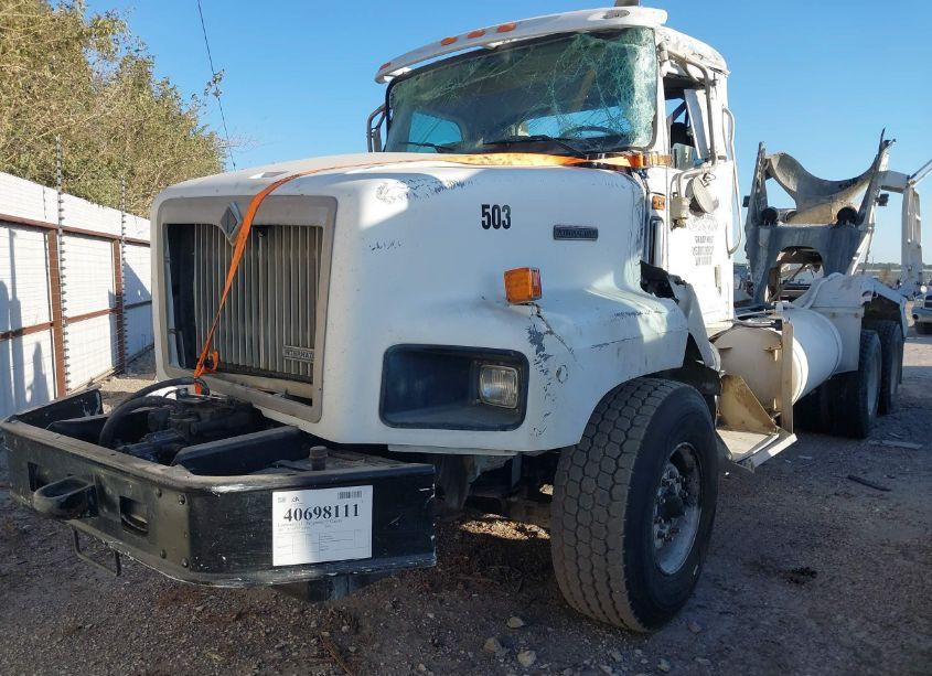 Photo 2 of 2001 International 5600 5600I (VIN 1HTXHAHT41J010413)