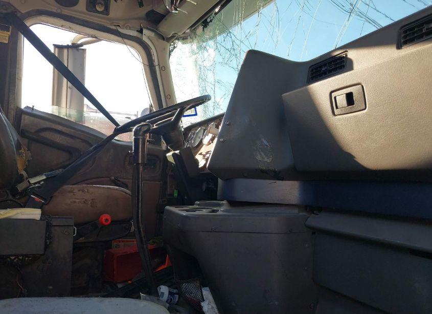 Photo 5 of 2001 International 5600 5600I (VIN 1HTXHAHT41J010413)