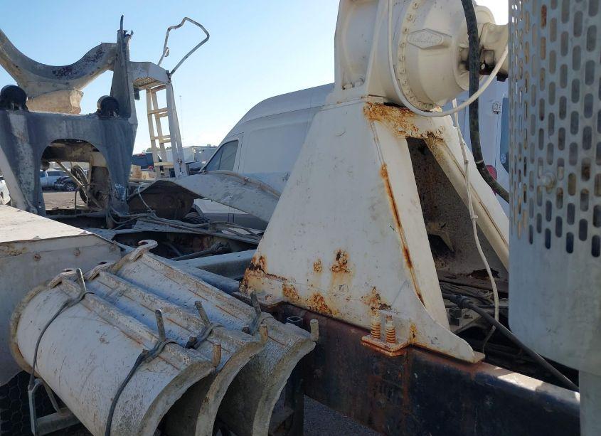 Photo 7 of 2001 International 5600 5600I (VIN 1HTXHAHT41J010413)