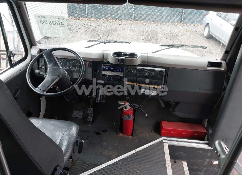 Photo 5 of 2001 International 3000 3400 (VIN 1HVBEABM71H364171)