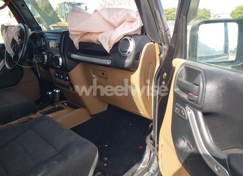 Photo 5 of 2011 Jeep Wrangler UNLIMITED SAHARA (VIN 1J4BA5H11BL520669)