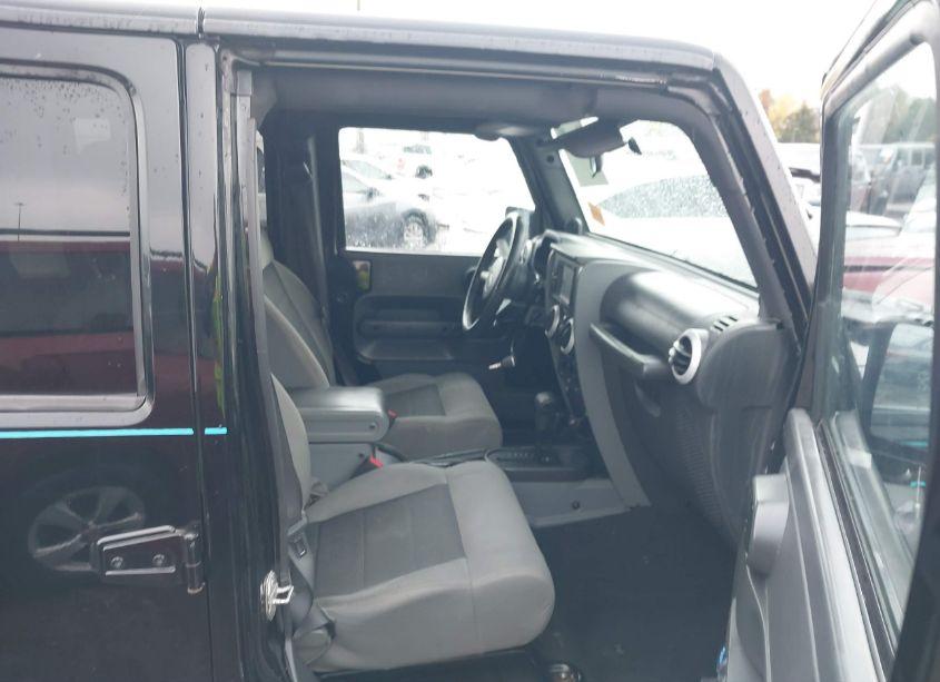 Photo 5 of 2010 Jeep Wrangler UNLIMITED SAHARA (VIN 1J4BA5H13AL147570)