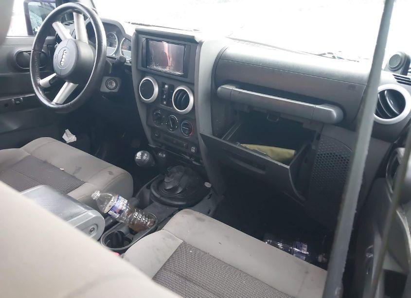 Photo 5 of 2010 Jeep Wrangler UNLIMITED SAHARA (VIN 1J4BA5H16AL137597)