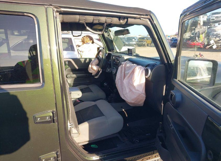 Photo 5 of 2010 Jeep Wrangler UNLIMITED SAHARA (VIN 1J4BA5H1XAL231806)