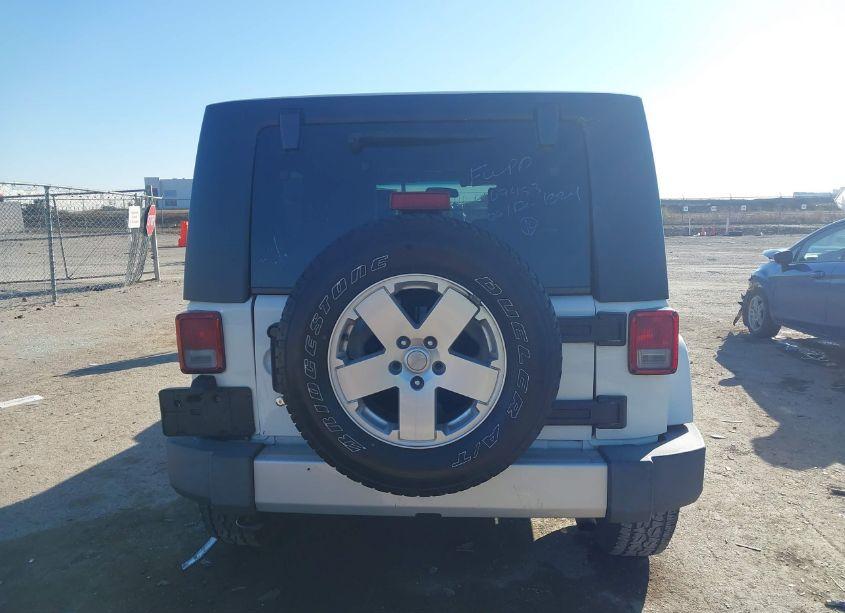 Photo 16 of 2010 Jeep Wrangler UNLIMITED SAHARA (VIN 1J4BB5H11AL216365)