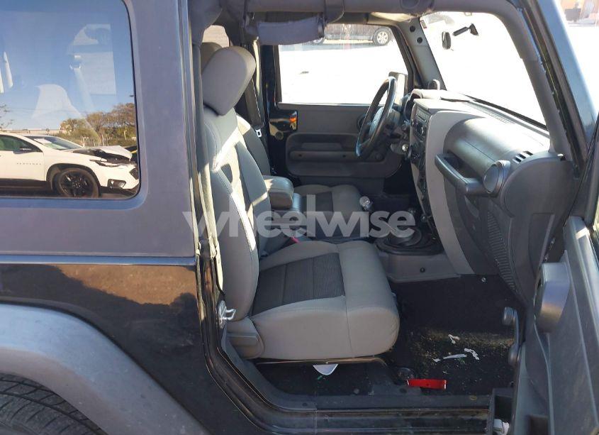 Photo 5 of 2009 Jeep Wrangler X (VIN 1J4FA24119L756514)