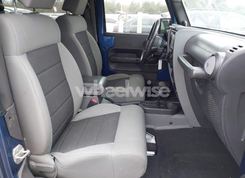 Photo 5 of 2009 Jeep Wrangler X (VIN 1J4FA24129L765352)