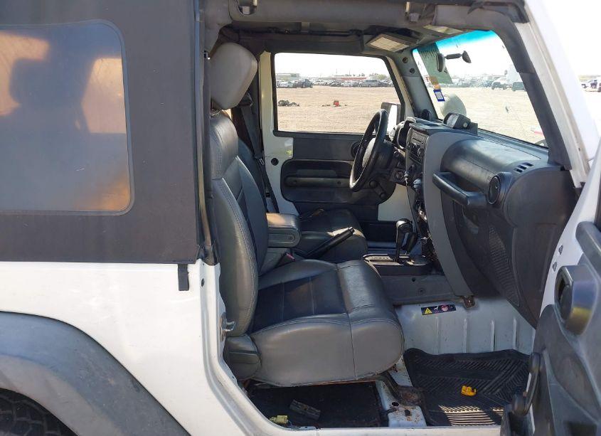 Photo 5 of 2009 Jeep Wrangler X (VIN 1J4FA24149L702821)