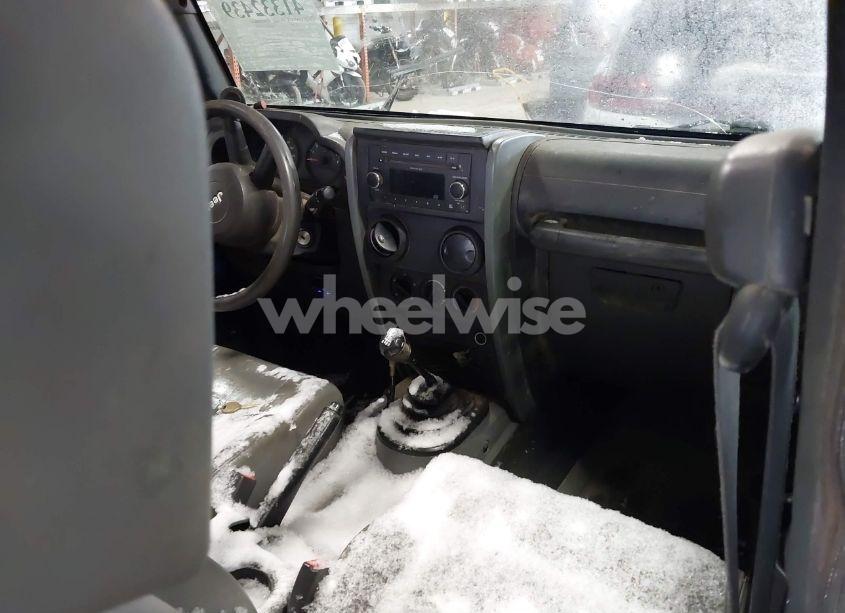Photo 5 of 2009 Jeep Wrangler X (VIN 1J4FA24149L747564)
