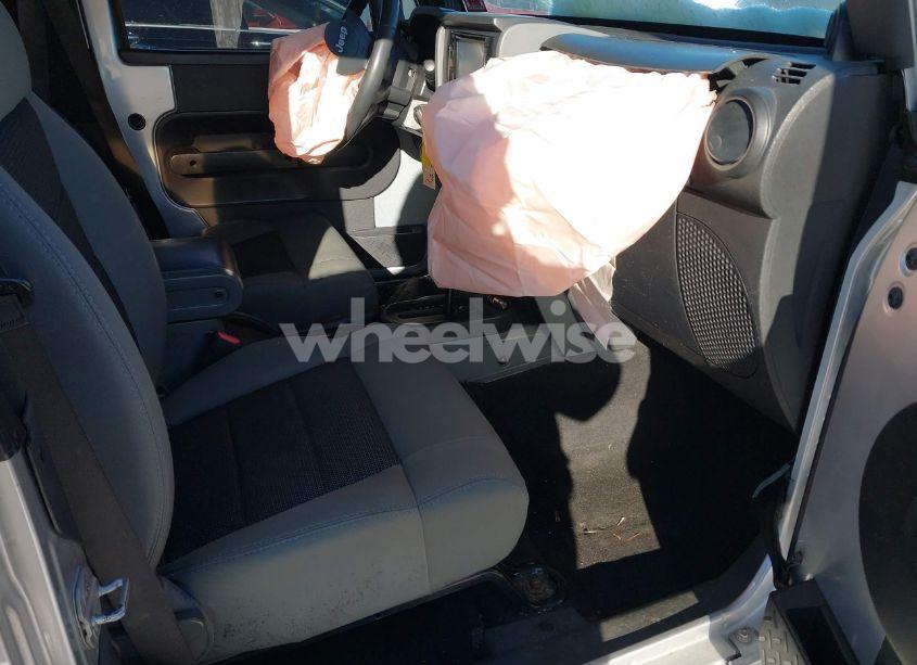 Photo 5 of 2009 Jeep Wrangler X (VIN 1J4FA24169L771221)