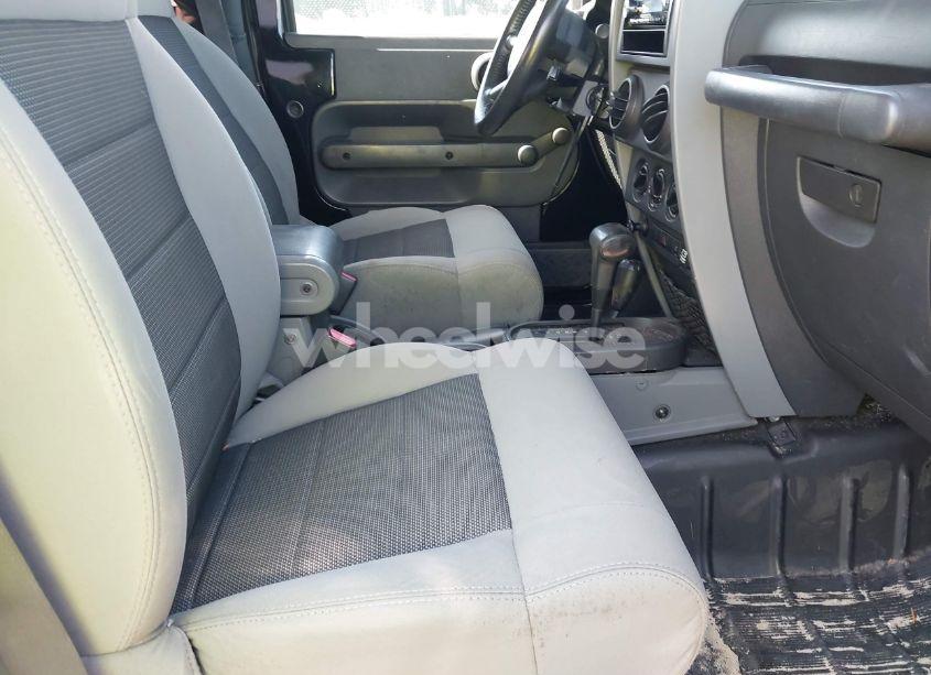 Photo 5 of 2009 Jeep Wrangler X (VIN 1J4FA24179L711352)