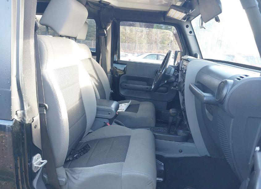 Photo 5 of 2009 Jeep Wrangler X (VIN 1J4FA24189L733814)