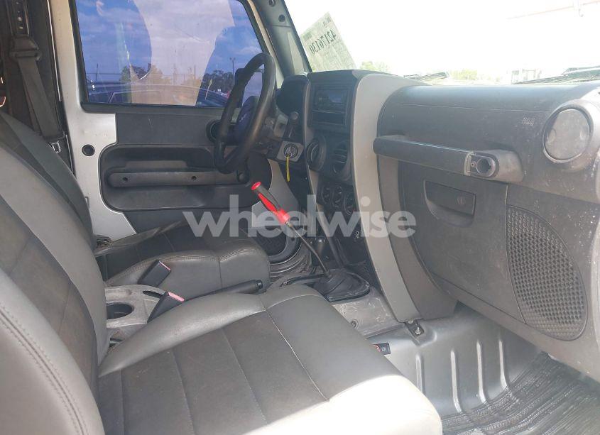 Photo 5 of 2009 Jeep Wrangler X (VIN 1J4FA24189L755392)