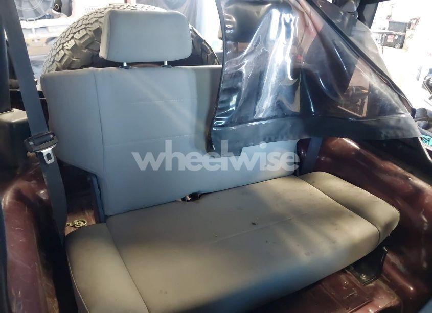 Photo 8 of 2001 Jeep Wrangler SE (VIN 1J4FA29P01P372136)