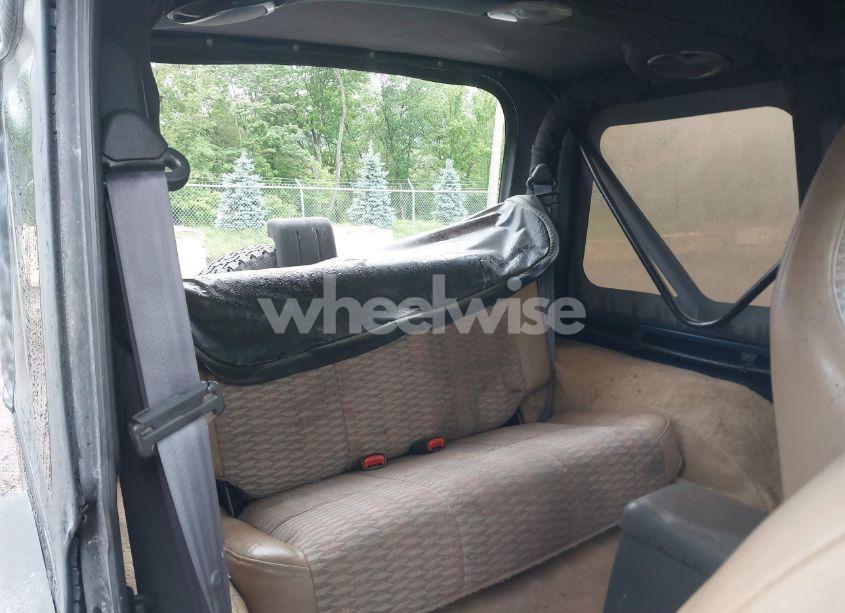 Photo 8 of 2000 Jeep Wrangler SE (VIN 1J4FA29P6YP777153)