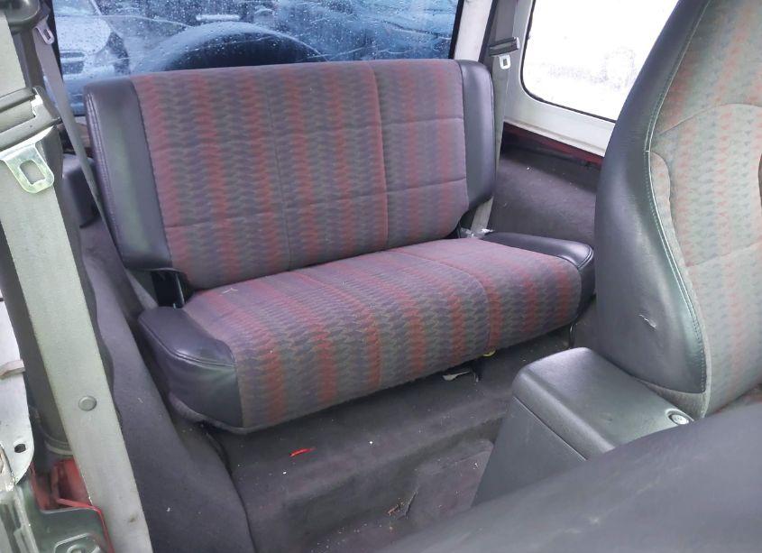 Photo 8 of 2000 Jeep Wrangler SE (VIN 1J4FA29P8YP711025)