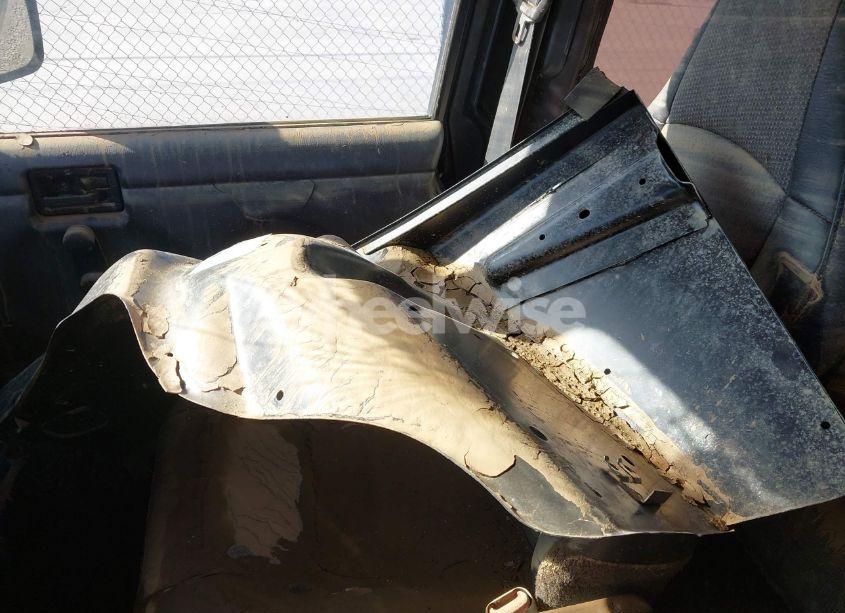 Photo 11 of 2000 Jeep Wrangler SPORT (VIN 1J4FA49S1YP703915)