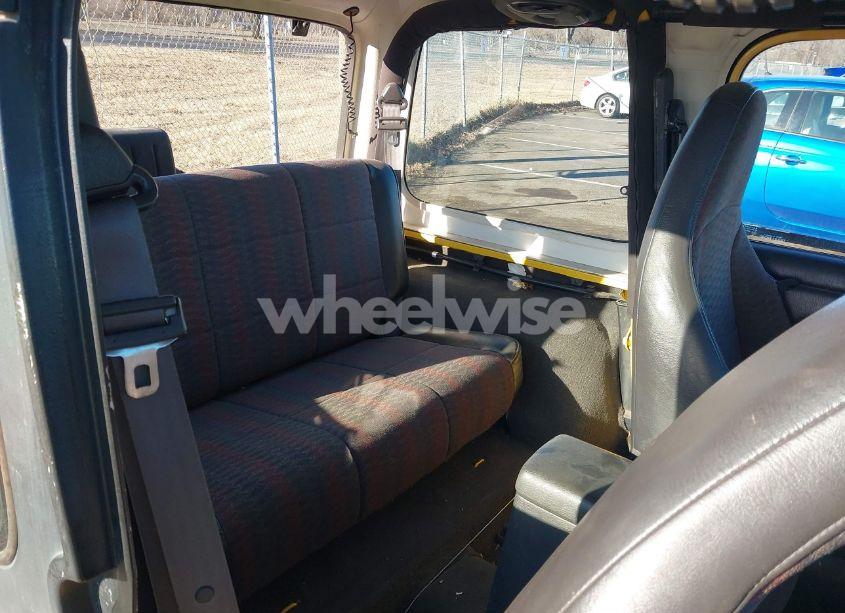 Photo 8 of 2000 Jeep Wrangler SPORT (VIN 1J4FA49S1YP752435)