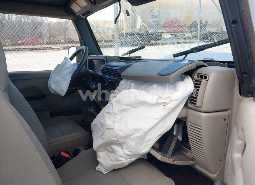 Photo 5 of 2004 Jeep Wrangler SAHARA (VIN 1J4FA59S94P770777)