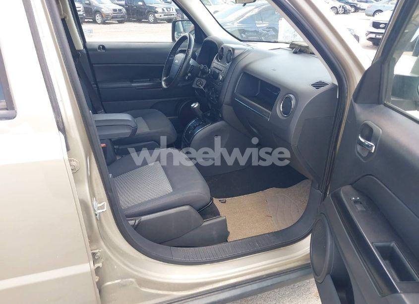 Photo 5 of 2009 Jeep Patriot SPORT (VIN 1J4FF28B49D227458)