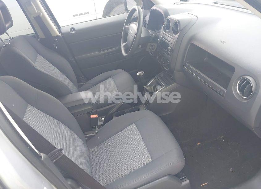 Photo 5 of 2009 Jeep Patriot SPORT (VIN 1J4FF28B59D106695)